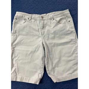 Chico's Platinum Sz 2.5  (14) Shorts Grey EUC